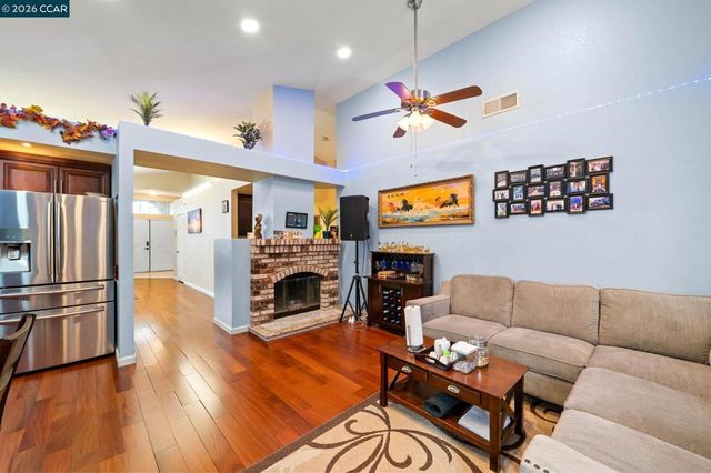 207 Babbling Brook Way, Pittsburg, CA 94565