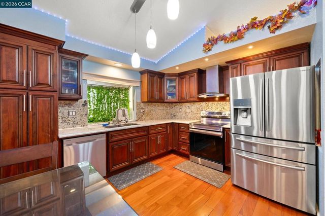 207 Babbling Brook Way, Pittsburg, CA 94565