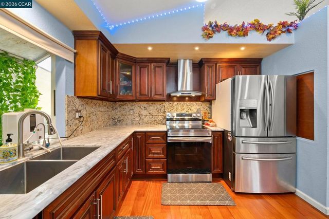 207 Babbling Brook Way, Pittsburg, CA 94565