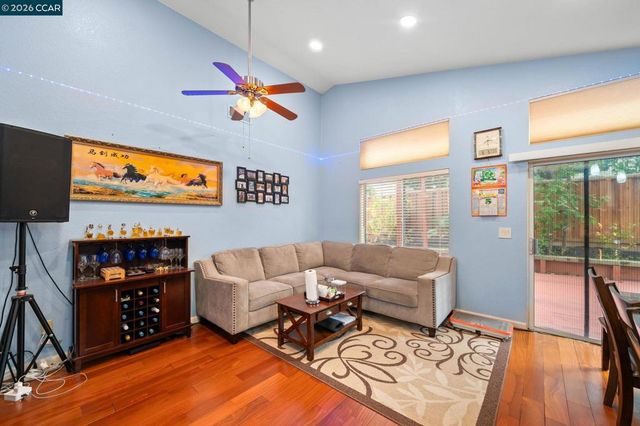 207 Babbling Brook Way, Pittsburg, CA 94565