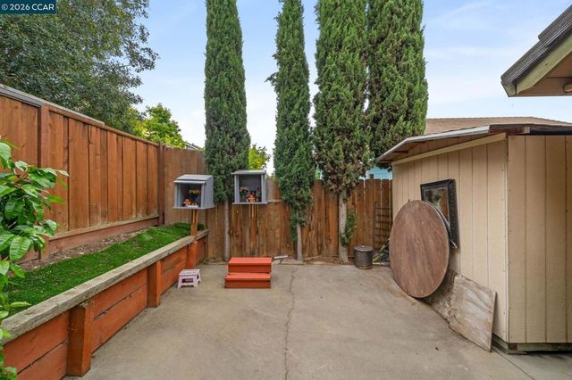207 Babbling Brook Way, Pittsburg, CA 94565