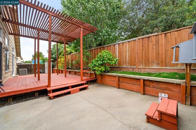 207 Babbling Brook Way, Pittsburg, CA 94565