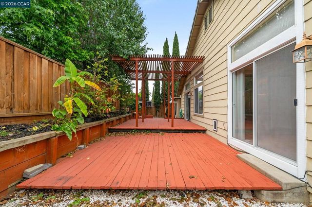 207 Babbling Brook Way, Pittsburg, CA 94565
