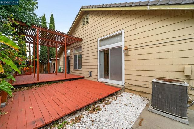 207 Babbling Brook Way, Pittsburg, CA 94565