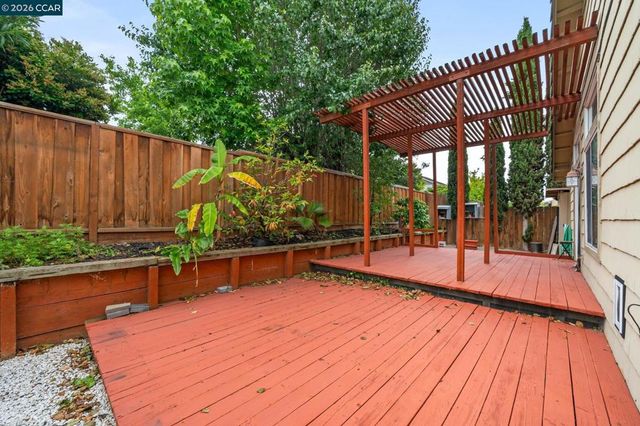 207 Babbling Brook Way, Pittsburg, CA 94565