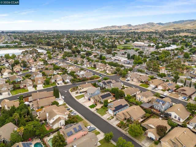 207 Babbling Brook Way, Pittsburg, CA 94565
