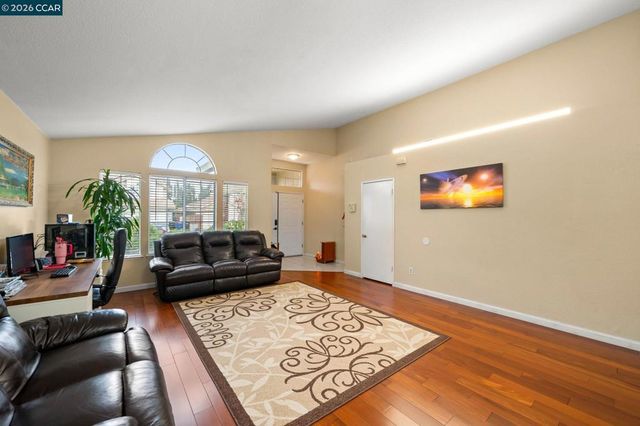 207 Babbling Brook Way, Pittsburg, CA 94565