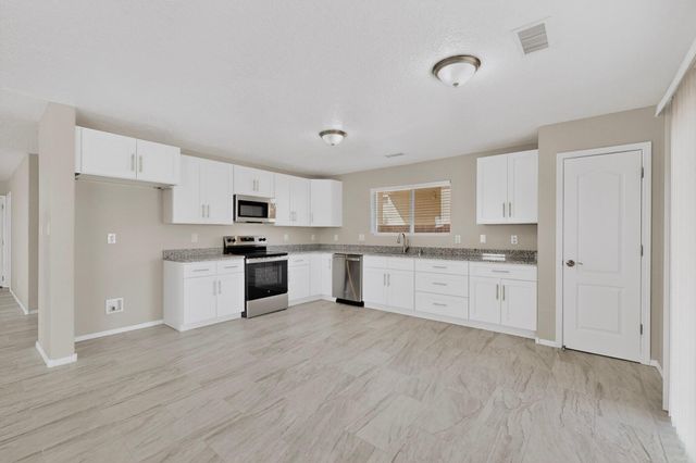 6557 Grants Drive NE, Rio Rancho, NM 87144