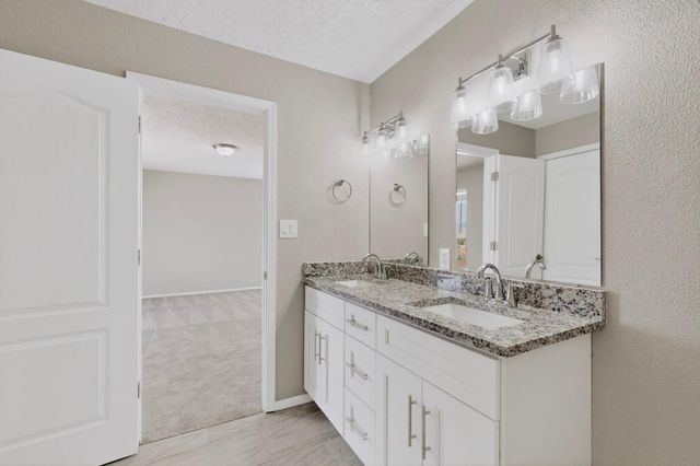 6557 Grants Drive NE, Rio Rancho, NM 87144