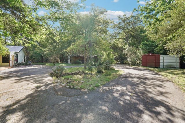 115 Pine Cone LN, Elgin, TX 78621
