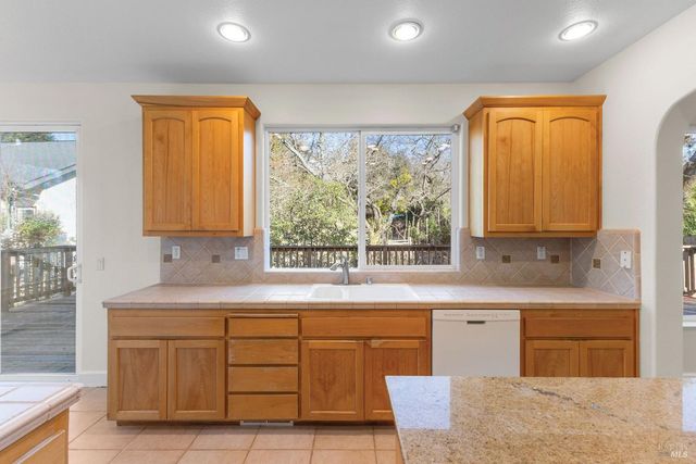 397 Parkview Dr, Healdsburg, CA 95448