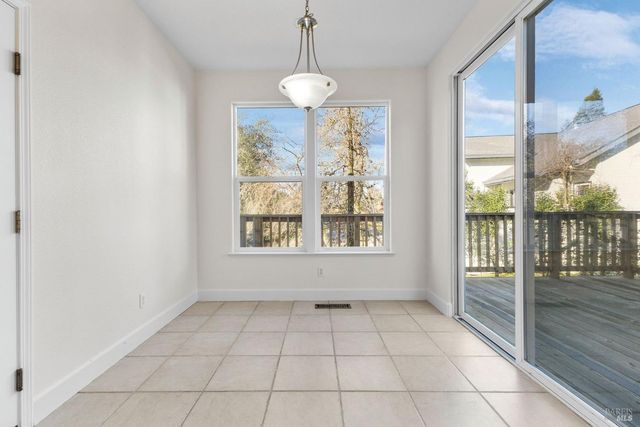 397 Parkview Dr, Healdsburg, CA 95448