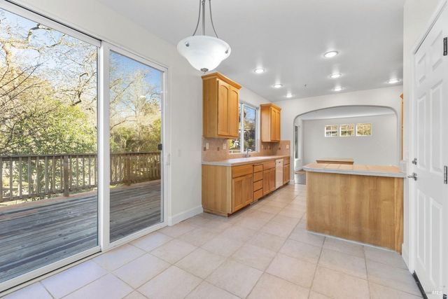 397 Parkview Dr, Healdsburg, CA 95448