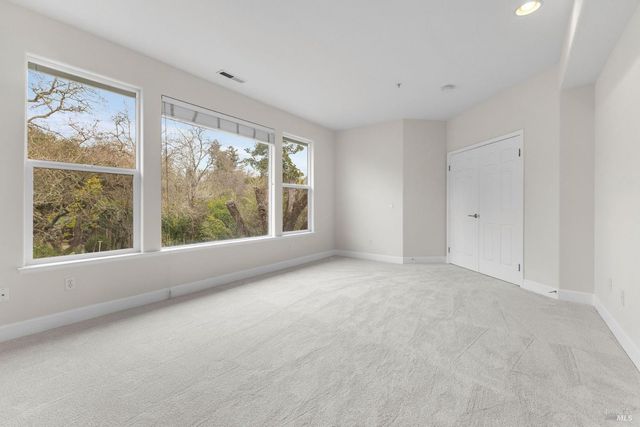 397 Parkview Dr, Healdsburg, CA 95448