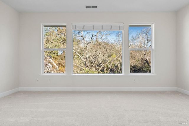 397 Parkview Dr, Healdsburg, CA 95448