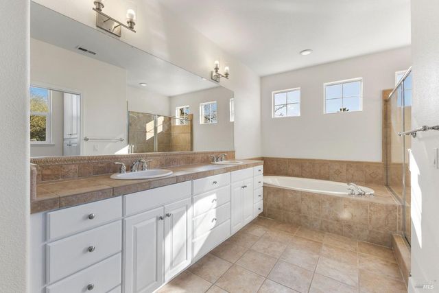 397 Parkview Dr, Healdsburg, CA 95448