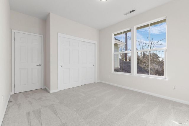 397 Parkview Dr, Healdsburg, CA 95448