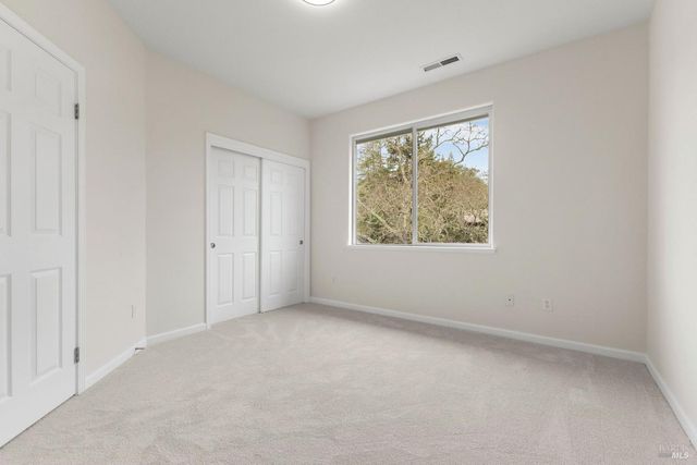 397 Parkview Dr, Healdsburg, CA 95448