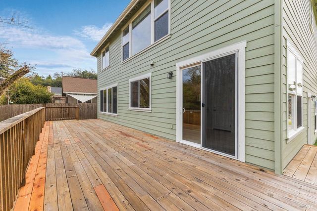 397 Parkview Dr, Healdsburg, CA 95448