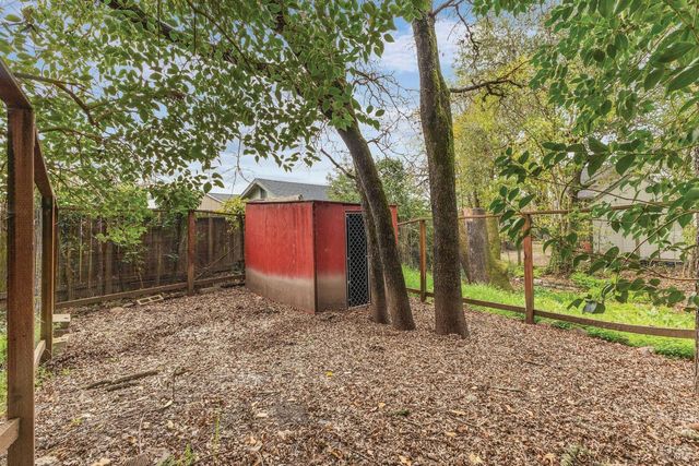 397 Parkview Dr, Healdsburg, CA 95448