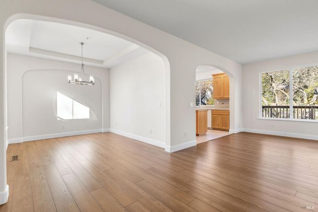 397 Parkview Dr, Healdsburg, CA 95448