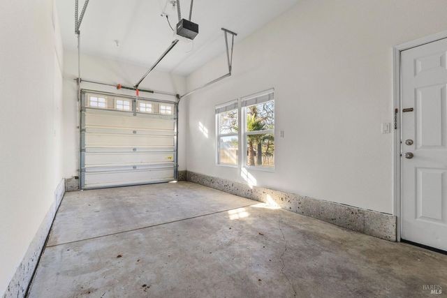 397 Parkview Dr, Healdsburg, CA 95448