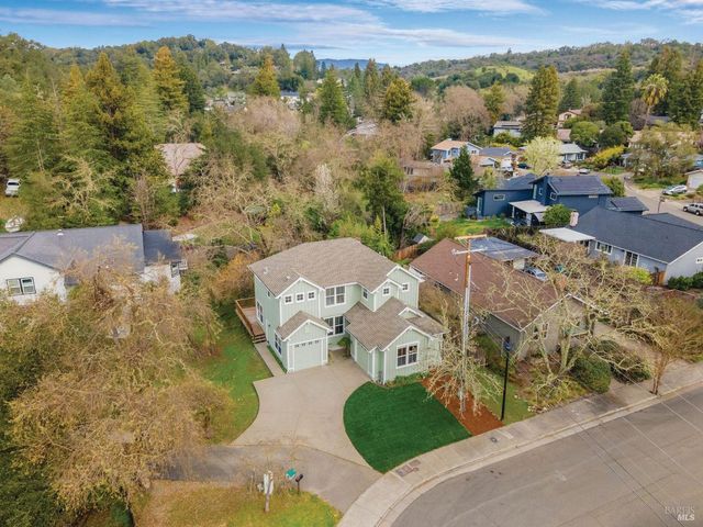 397 Parkview Dr, Healdsburg, CA 95448