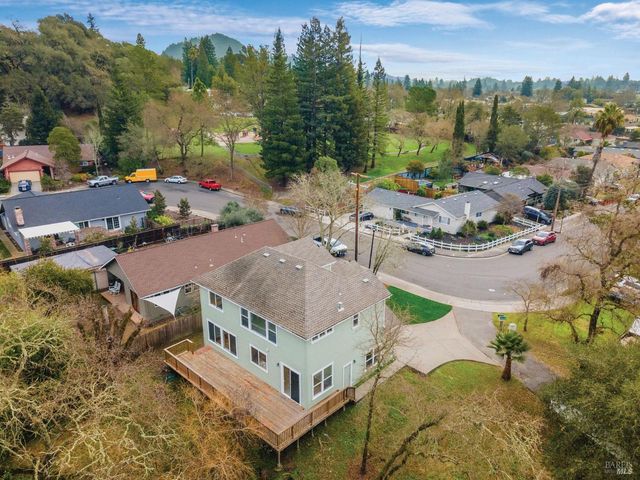 397 Parkview Dr, Healdsburg, CA 95448