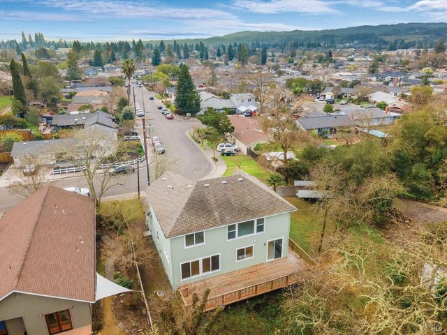 397 Parkview Dr, Healdsburg, CA 95448