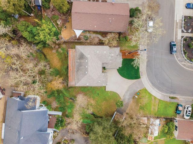 397 Parkview Dr, Healdsburg, CA 95448