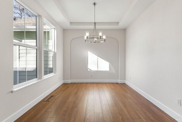 397 Parkview Dr, Healdsburg, CA 95448