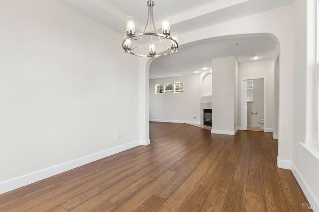 397 Parkview Dr, Healdsburg, CA 95448