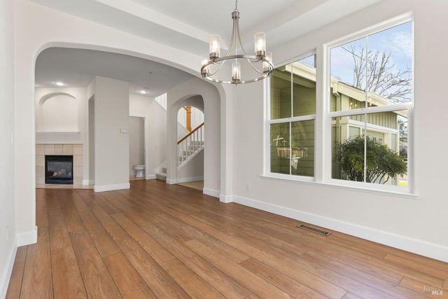 397 Parkview Dr, Healdsburg, CA 95448