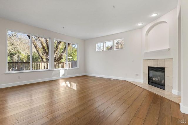 397 Parkview Dr, Healdsburg, CA 95448