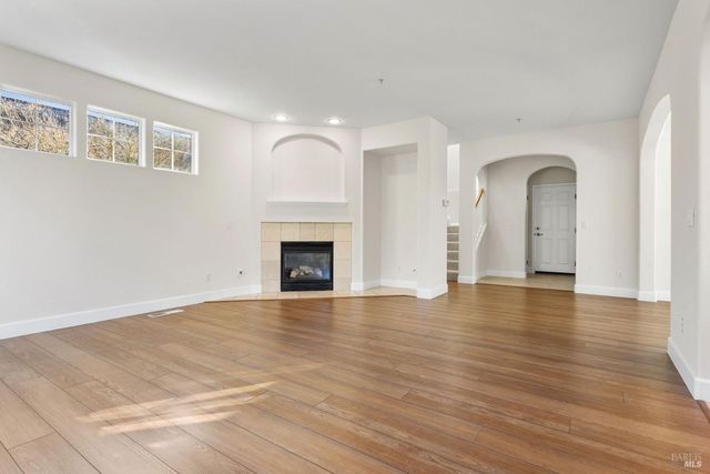 397 Parkview Dr, Healdsburg, CA 95448