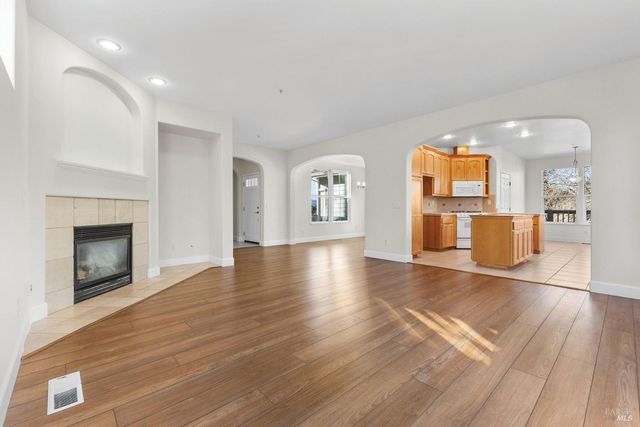 397 Parkview Dr, Healdsburg, CA 95448