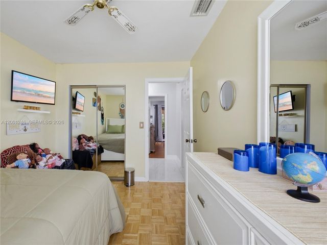 1319 SW 74th Ave, North Lauderdale, FL 33068