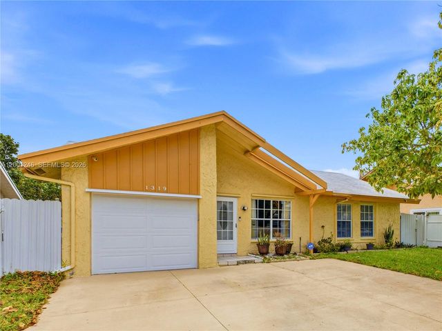 1319 SW 74th Ave, North Lauderdale, FL 33068