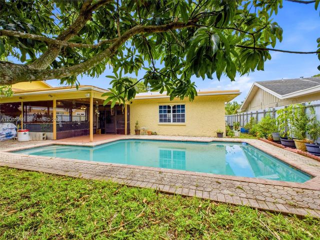 1319 SW 74th Ave, North Lauderdale, FL 33068