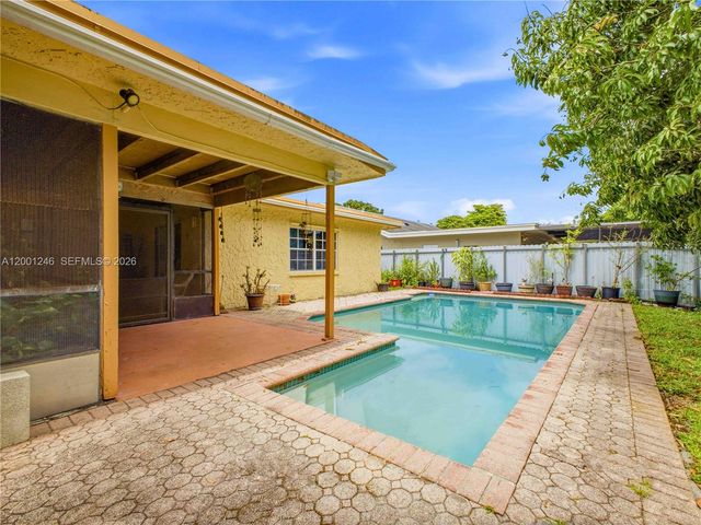 1319 SW 74th Ave, North Lauderdale, FL 33068