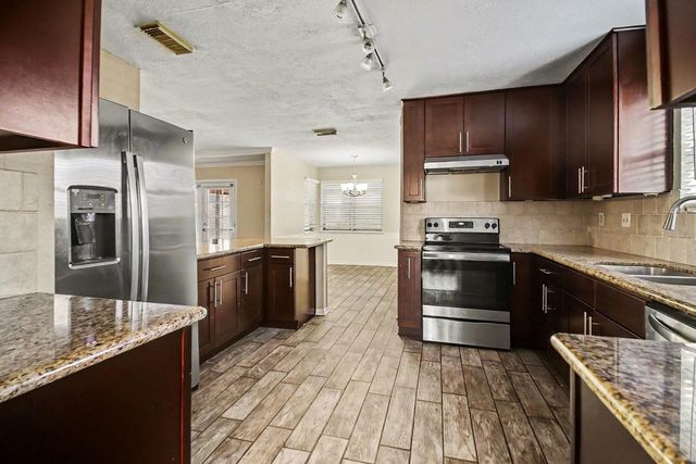 13830 Oakwood Lane, Sugar Land, TX 77498