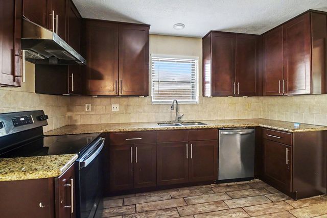 13830 Oakwood Lane, Sugar Land, TX 77498