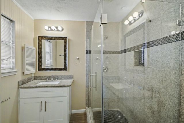 13830 Oakwood Lane, Sugar Land, TX 77498