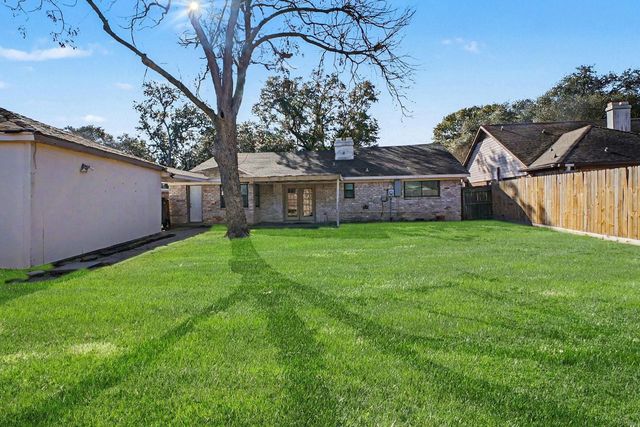 13830 Oakwood Lane, Sugar Land, TX 77498