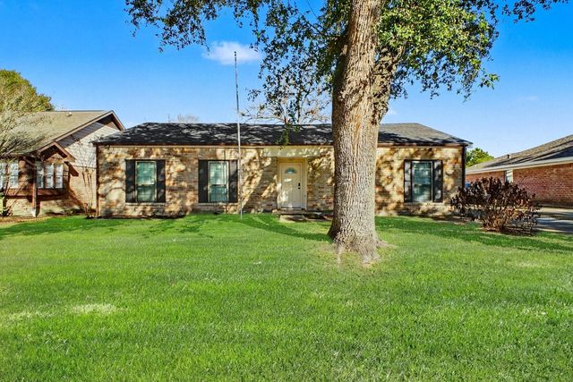 13830 Oakwood Lane, Sugar Land, TX 77498