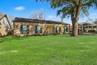 13830 Oakwood Lane, Sugar Land, TX 77498