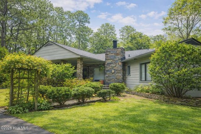 250 Country Club Circle, Southern Pines, NC 28387