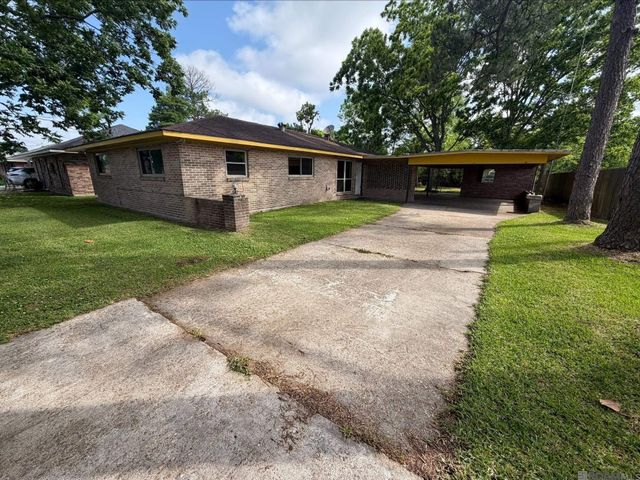 24675 Pecan Place Dr, Plaquemine, LA 70764