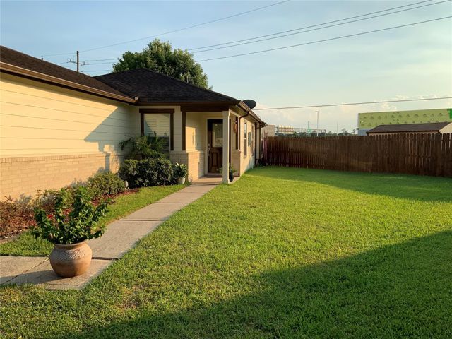 15506 Red Pine Ridge Way, Houston, TX 77049