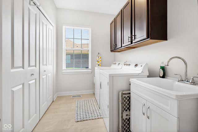 13852 Ambria Drive, Mccordsville, IN 46055